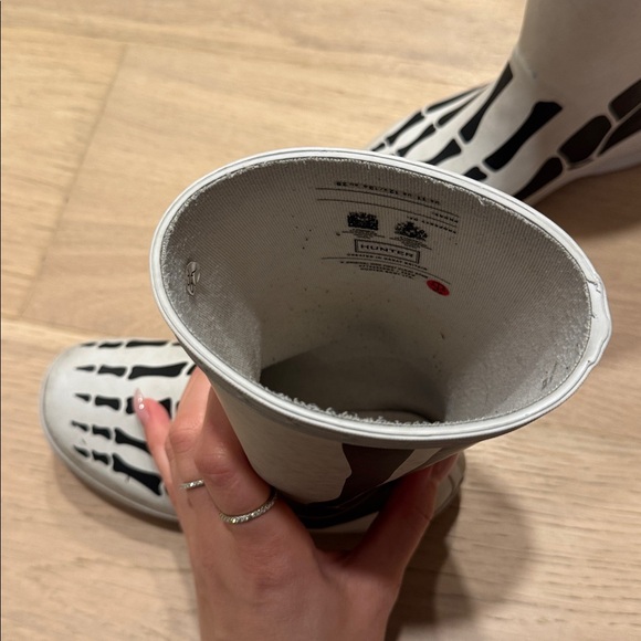 Hunter White and Black Boots - Picture 2 of 3